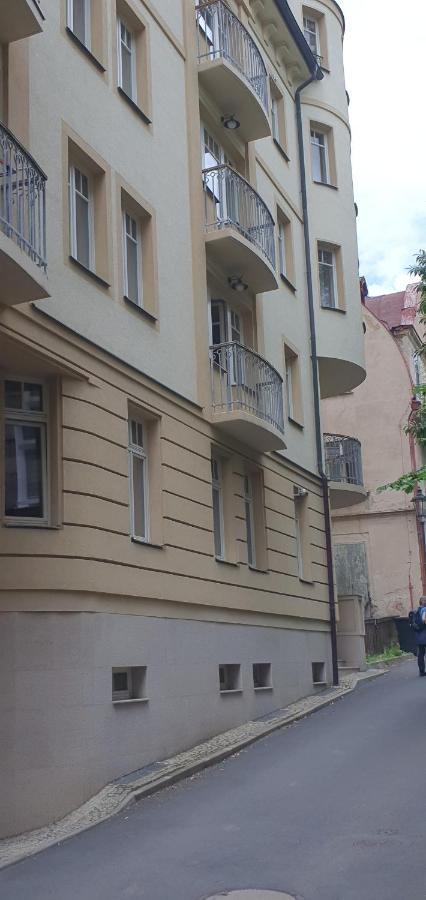 Apartmán 46m2 s balkonem v lázeňském centru Karlovy Vary Exteriér fotografie
