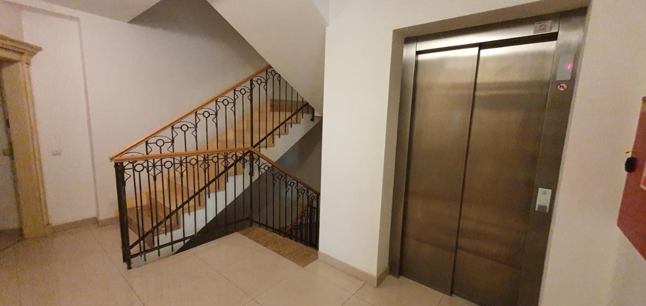 Apartmán 46m2 s balkonem v lázeňském centru Karlovy Vary Exteriér fotografie