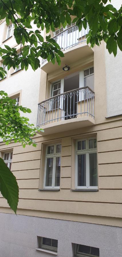 Apartmán 46m2 s balkonem v lázeňském centru Karlovy Vary Exteriér fotografie