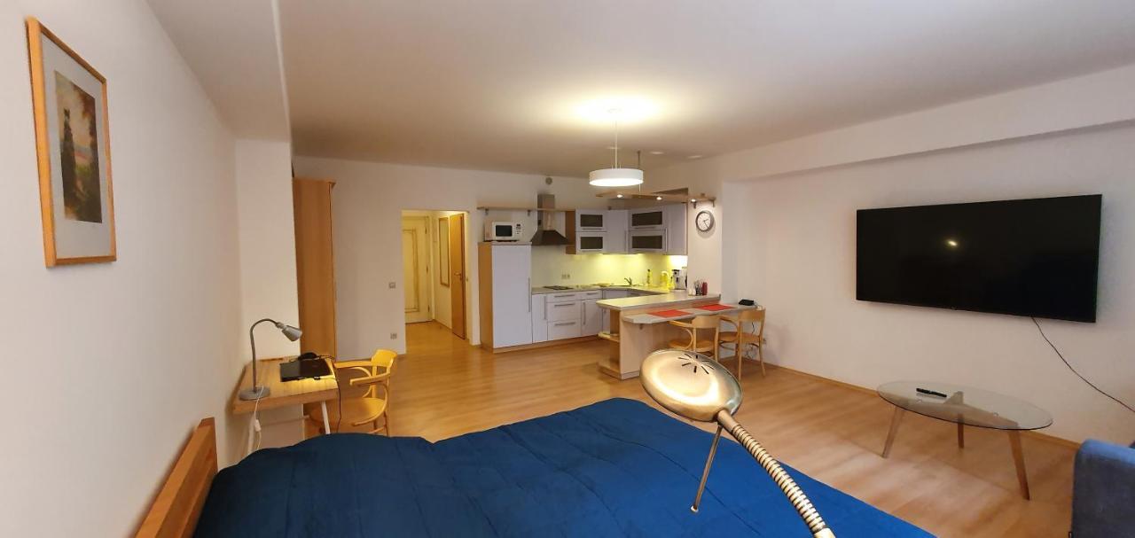 Apartmán 46m2 s balkonem v lázeňském centru Karlovy Vary Exteriér fotografie