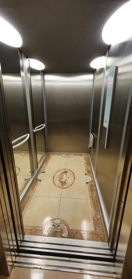 Apartmán 46m2 s balkonem v lázeňském centru Karlovy Vary Exteriér fotografie