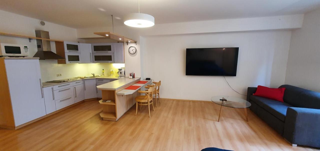 Apartmán 46m2 s balkonem v lázeňském centru Karlovy Vary Exteriér fotografie