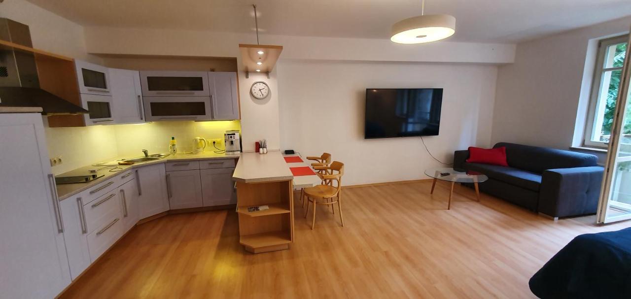 Apartmán 46m2 s balkonem v lázeňském centru Karlovy Vary Exteriér fotografie